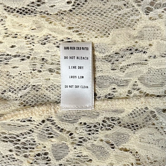 Altar'd State Women's Ivory Lace Blouse V-Neck Long Sleeve Vintage‎ Vibes… - Picture 8 of 9